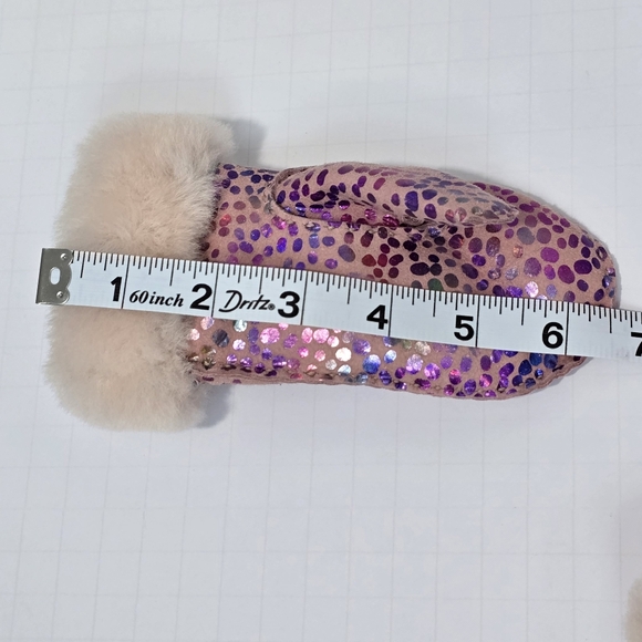 UGG Pink & Purple Metallic Spotted Toddler Leather Trapper Hat & Mittens 2-4yrs - Picture 12 of 12